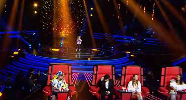 «Пусть у себя поют!»: в Сети разгорелся скандал из-за участия россиянки в шоу «Голос.Дети» «Пусть у себя поют!»: в Сети разгорелся скандал из-за участия россиянки в шоу «Голос.Дети»