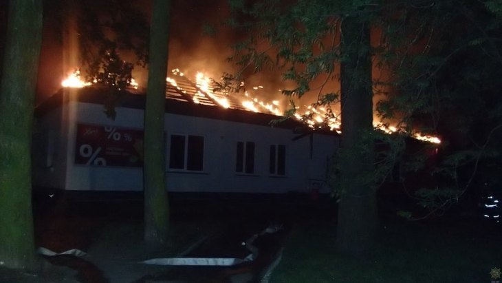 Ночью в Минске полыхал продуктовый дискаунтер. Предполагается поджог