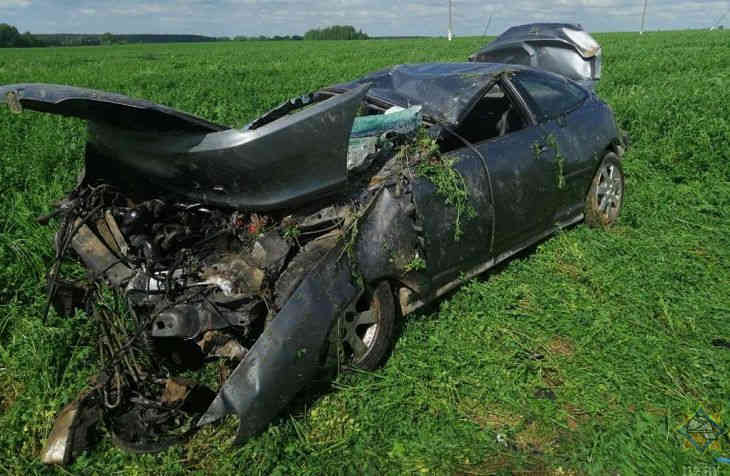 Под Шкловом Peugeot вылетел в кювет и несколько раз перевернулся: водитель умер в больнице