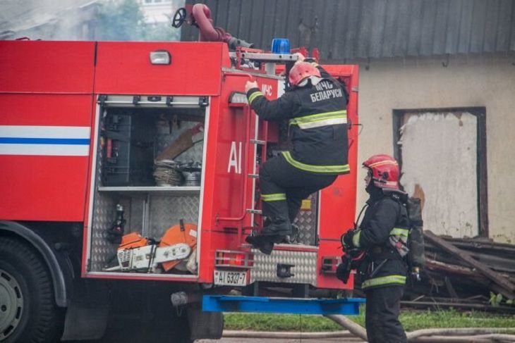 Спасатели ликвидировали пожар в столичной многоэтажке