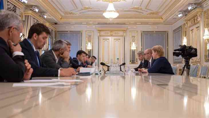 Зеленский пожаловался МВФ на парламент