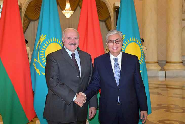 Лукашенко и Токаев обменялись подарками. Что подарили белорусскому лидеру