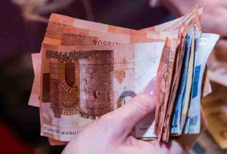 Торги на бирже 29 мая: доллар и евро подорожали