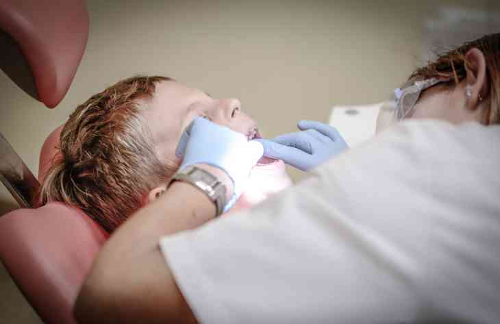 Какие лекарства плохо влияют на зубы: мнение стоматологов