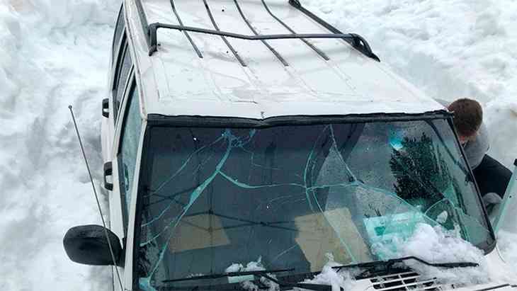 Мужчина смог откопать попавший в «снежный плен» джип спустя 4 месяца и был удивлен Мужчина смог откопать попавший в «снежный плен» джип спустя 4 месяца и был удивлен