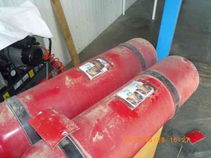 Белорус вез в Литву сигареты в газовых баллонах