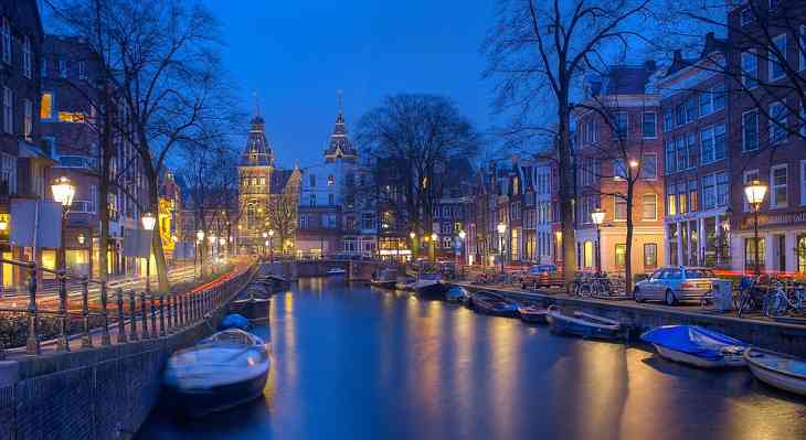 Дополнительный туристический налог введут в Амстердаме