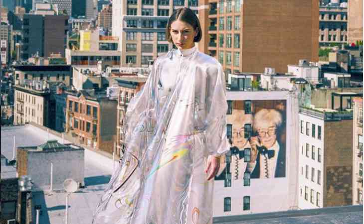 Адаптируется под фигуру заказчика: в мире продали первое цифровое платье