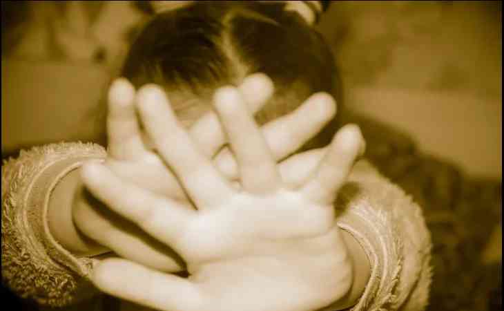 «Мама умерла». Отец два года насиловал своих дочерей и зарабатывал на этом деньги