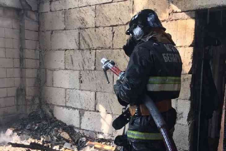 Заправляя газонокосилку, мужчина поджег свой дом в Кормянском районе