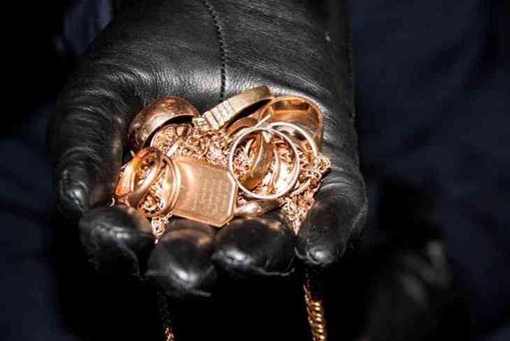 В Ганцевичском районе сожитель украл у возлюбленной золотые изделия и сдал их в ломбард
