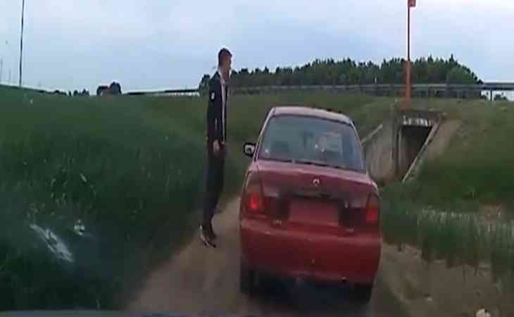 В Смолевичском районе с погоней задержали нетрезвого бесправника В Смолевичском районе с погоней задержали нетрезвого бесправника