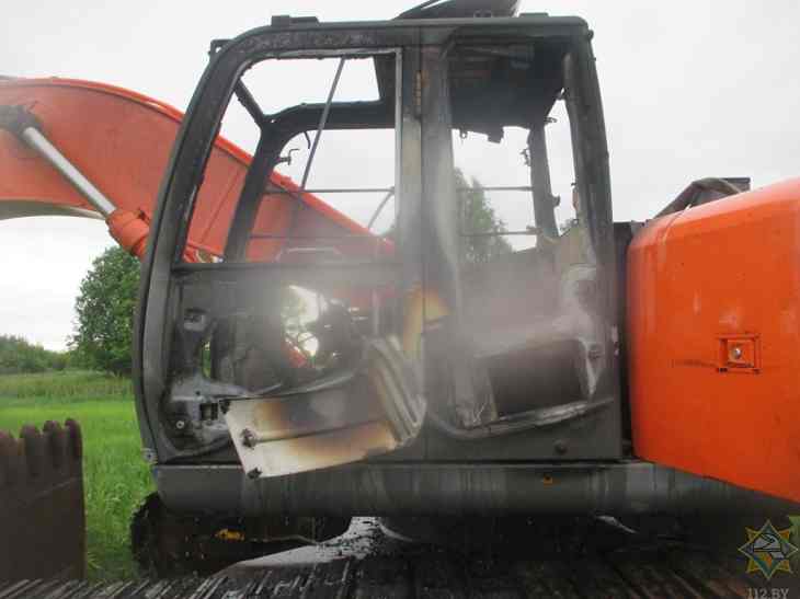 В Могилевском районе сгорел экскаватор