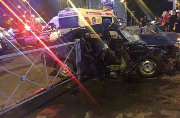 Девушка погибла, ребенка откачивают: подробности страшного ДТП