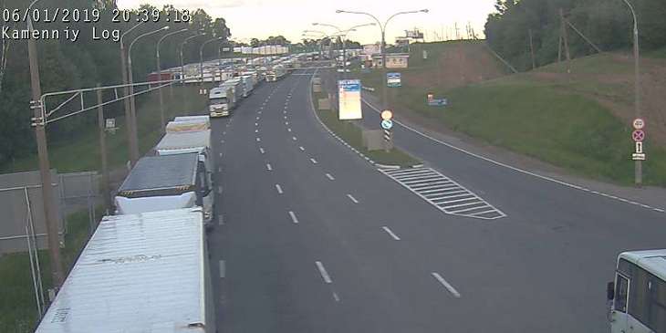 Сотни машин пытаются уехать из Беларуси