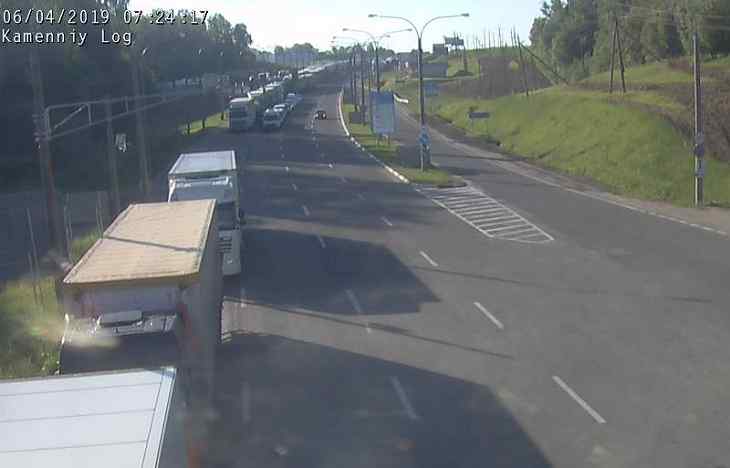 Очереди на границе с ЕС растут. Сотни машин ожидают выезда Очереди на границе с ЕС растут. Сотни машин ожидают выезда