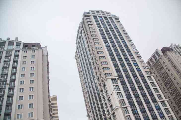 Не заметили: Семиклассник упал с 10-го этажа, пока родители ссорились