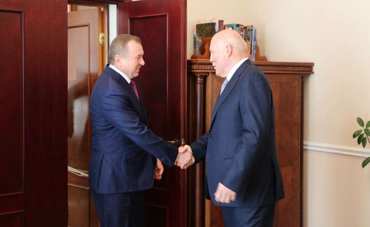 Как на первой встрече с Макеем сидел новый российский посол Мезенцев, а как — Бабич