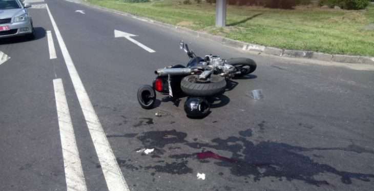 В Полоцке столкнулись мотоцикл и МАЗ, пострадали два человека