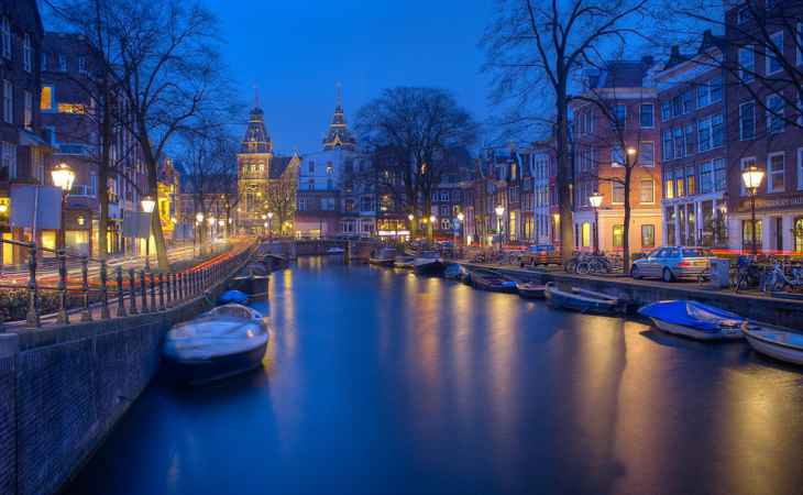 Туристам в Амстердаме предложат на один день выйти замуж за гида