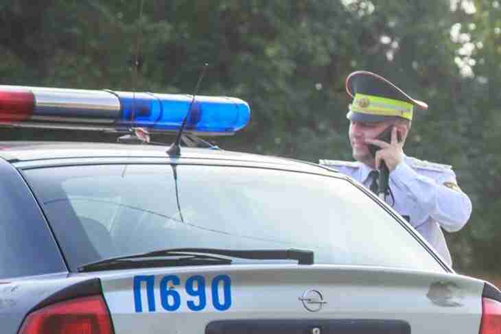 Полиция шепотом задержала подозреваемого из-за спящего ребенка Полиция шепотом задержала подозреваемого из-за спящего ребенка