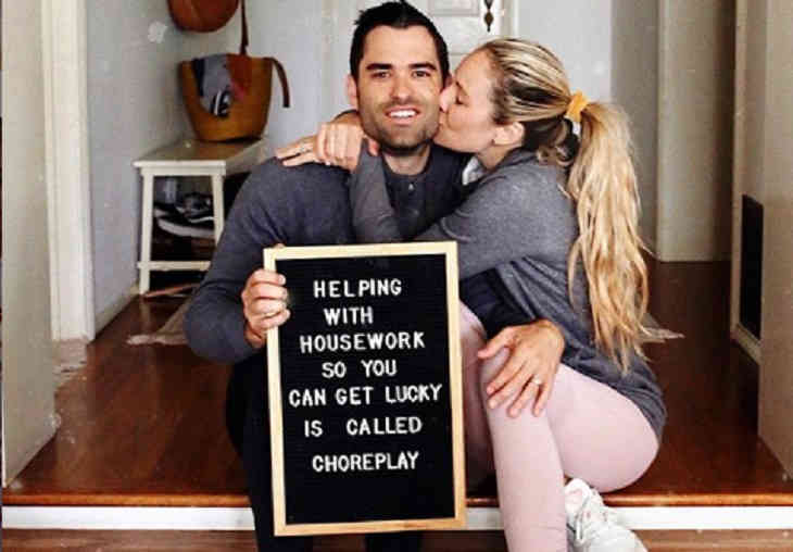 Жена поощряла мужа интимом за работу по дому и разозлила женщин