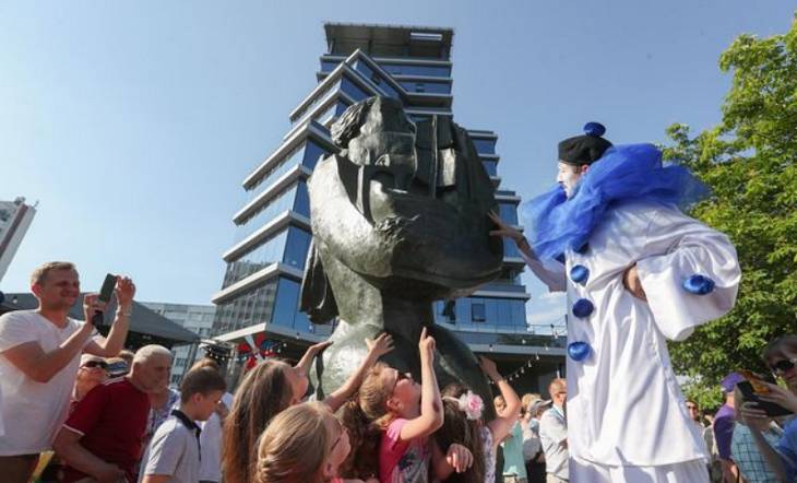  В Минске установили скульптуру за 341 тысячу долларов