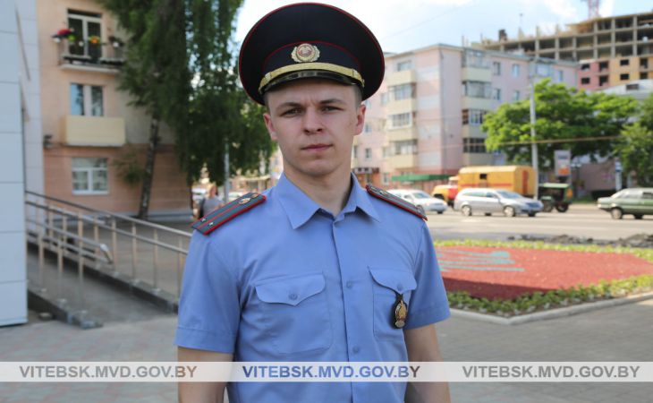 В Витебске лейтенант милиции спас мужчину, который хотел спрыгнуть с моста