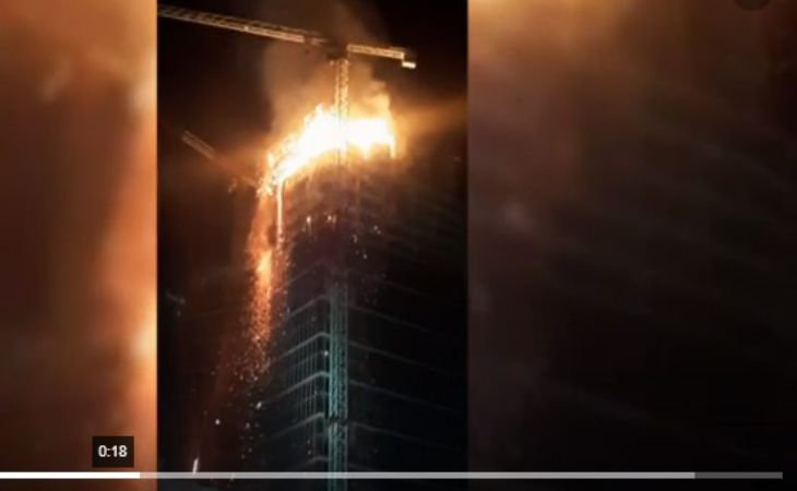 Вой сирен и дождь из огня. В центре Варшавы загорелся небоскреб