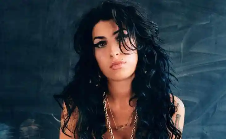 Выставку о культовой певице с белорусскими корнями Эми Уайнхаус покажут в Минске