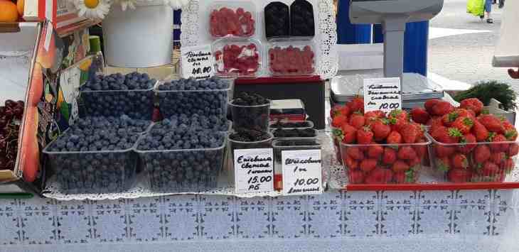 Как изменились цены на фрукты и овощи за неделю. Фотоотчет с Комаровского рынка 