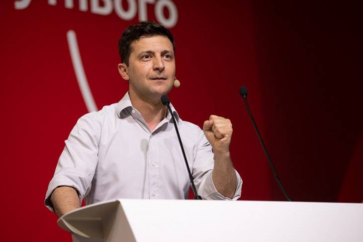 Зеленский решил уволить всех губернаторов: 13 уже в отставке