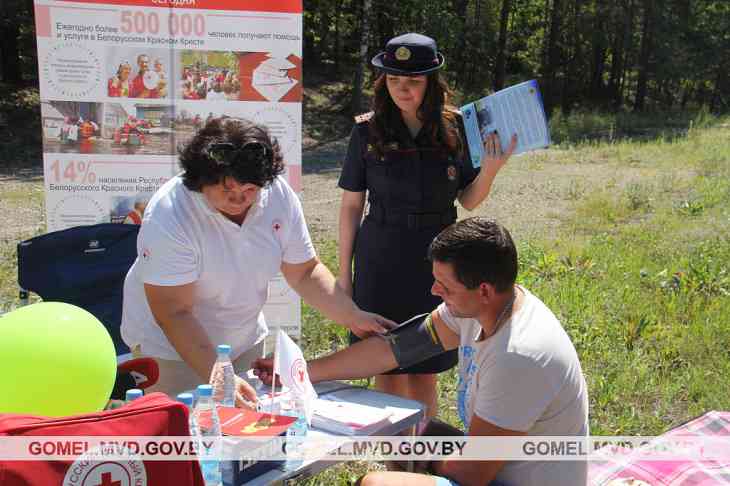 ГАИ и Красный Крест спасают водителей в Гомельском районе