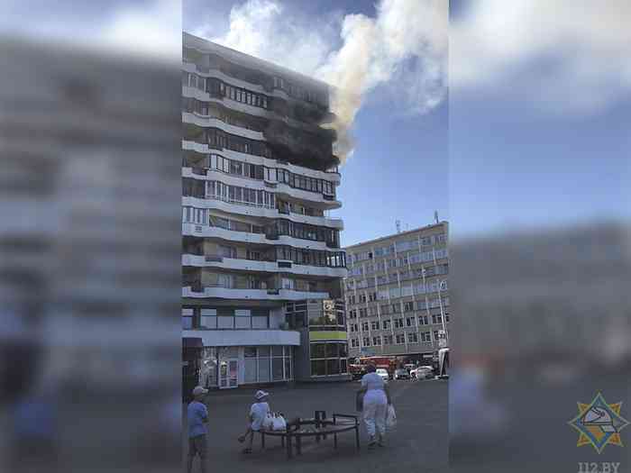 В центре Минска многоэтажка горела