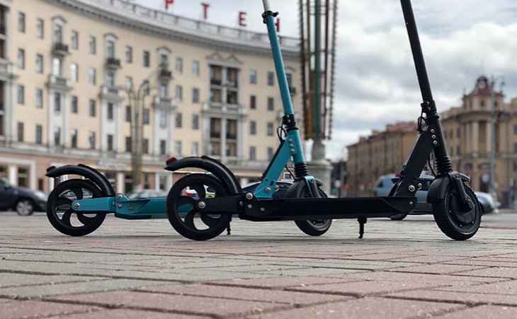 В Минске бабушки и дедушки угоняют электросамокаты. Для внуков