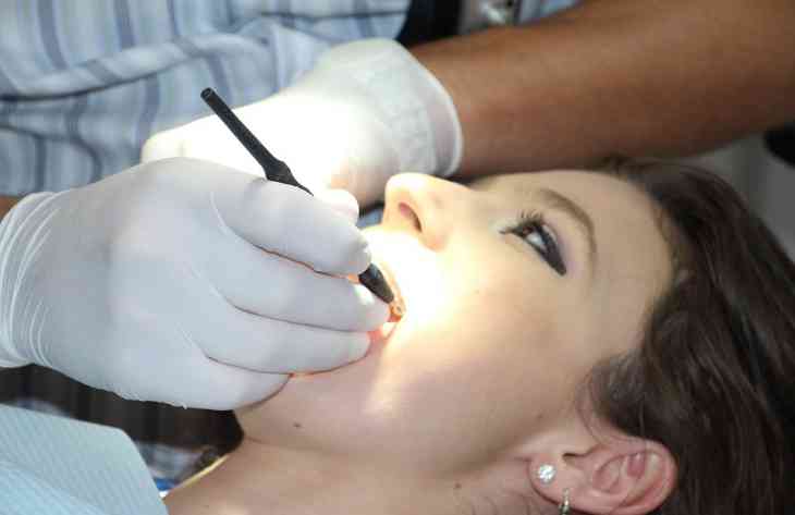 Стоматологи рассказали, какие привычки могут оставить нас без зубов