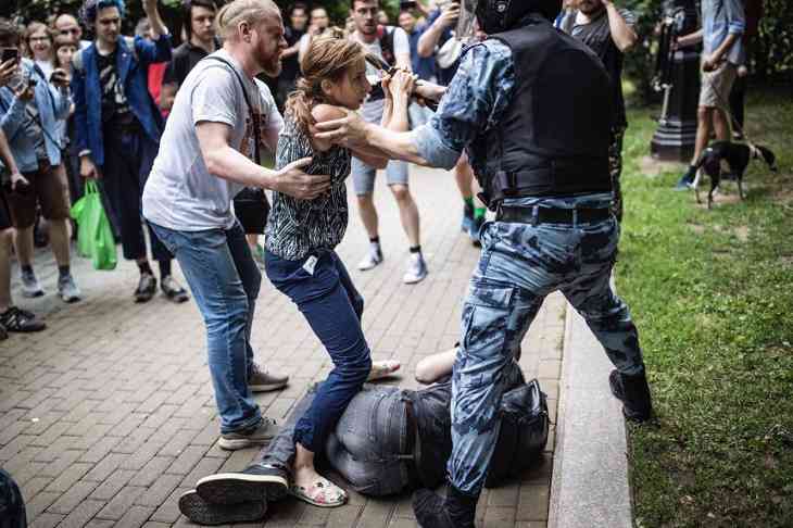 Полиция признала слова «Иван Голунов» антиправительственным лозунгом