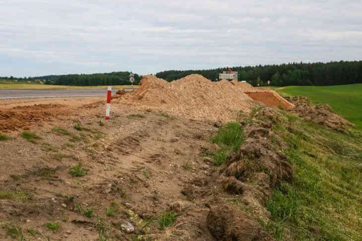В Кличевском районе поисковики поднимают советский самолет времен войны