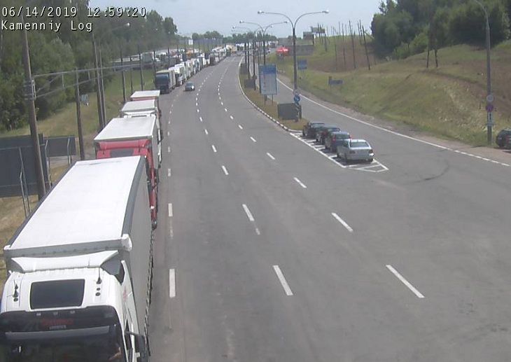 Большие очереди: на белорусской границе наблюдаются сотни машин Большие очереди: на белорусской границе наблюдаются сотни машин