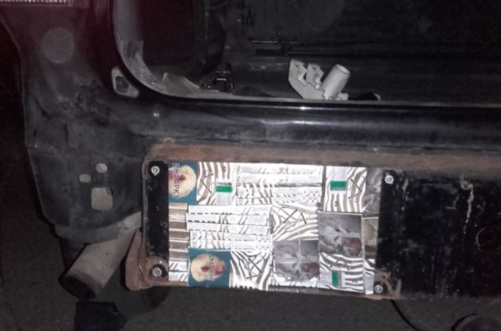 Крышу Volvo V70 вскрыли, как консервную банку: литовец вывозил из Беларуси 3157 пачек сигарет