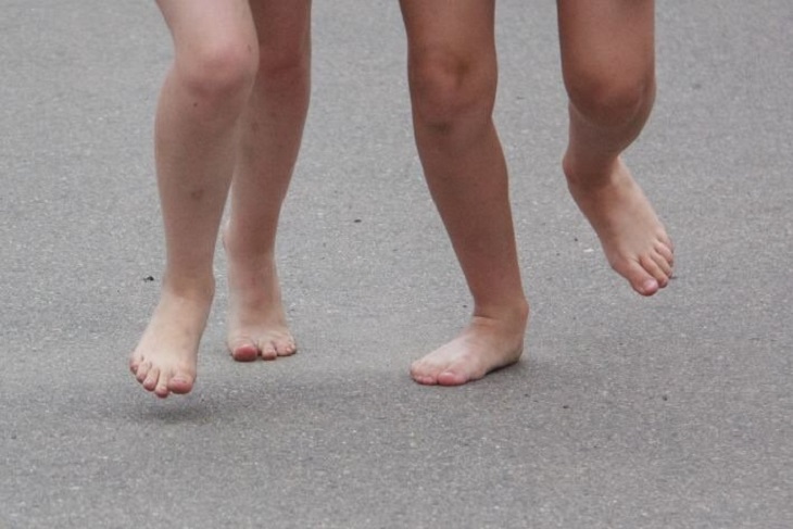 «Камень-ножницы-бумага» с продолжением: В детском лагере 9-летние мальчики попались на развратных играх «Камень-ножницы-бумага» с продолжением: В детском лагере 9-летние мальчики попались на развратных