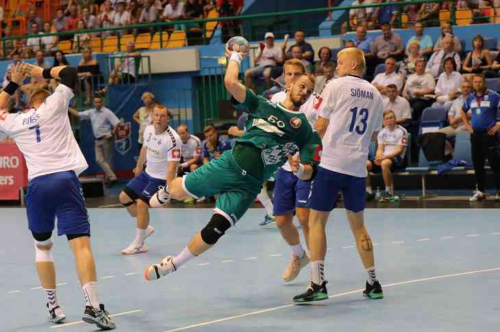Разгромили финнов: белорусы едут на ЧЕ по гандболу