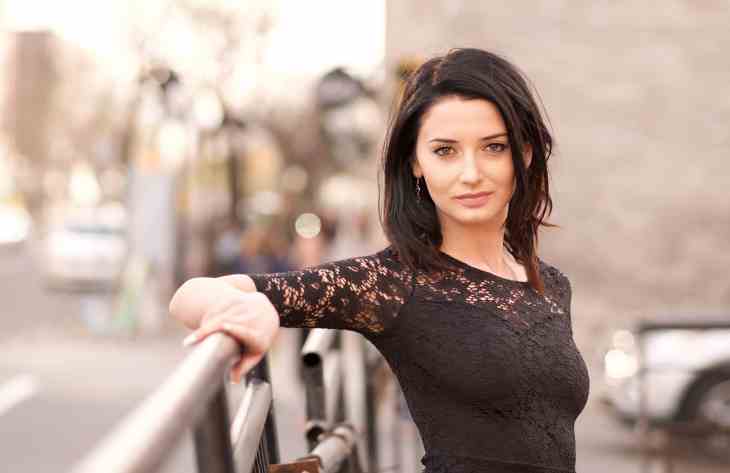 Почему богатые женщины «покупают» себе мужчин