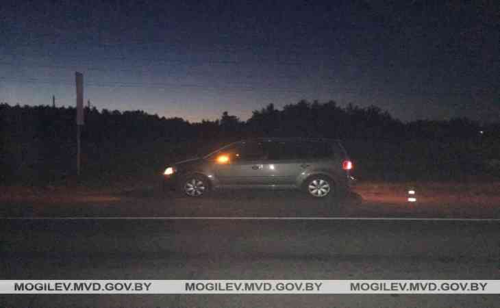 В Могилеве пьяный пассажир на ходу выпрыгнул из автомобиля В Могилеве пьяный пассажир на ходу выпрыгнул из автомобиля