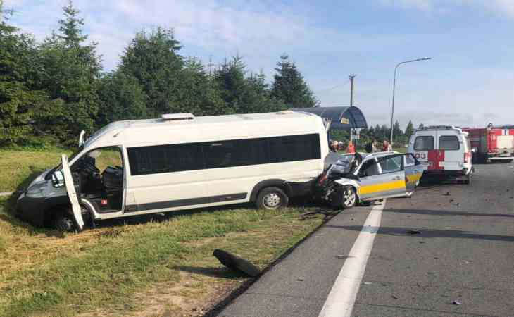 Под Минском столкнулись такси и маршрутка: один человек погиб, пятеро пострадали