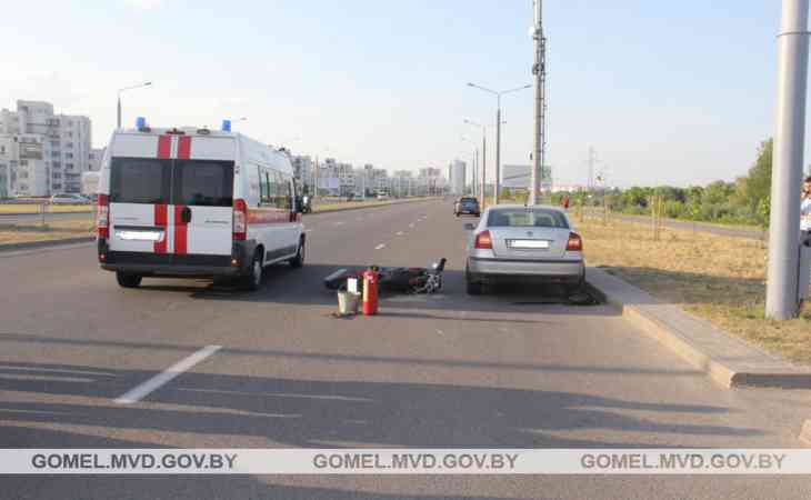 В Гомеле столкнулись мотоцикл и легковушка. 26-летний байкер погиб