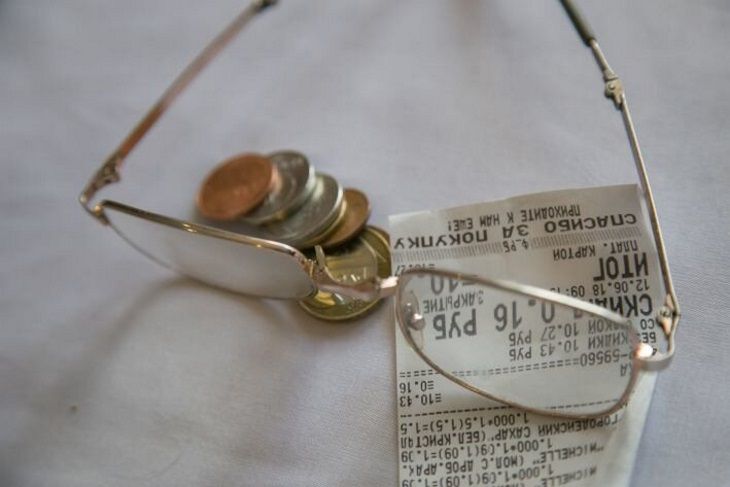 Мужчина нашел карту покупок и накупил еды на 100 рублей Мужчина нашел карту покупок и накупил еды на 100 рублей