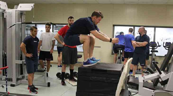 Хоккей.  Вудкрофт везет «зубров» в Пинск