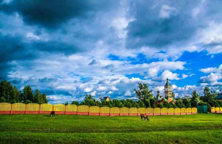 Агроному 400 рублей, доярке – 600. Как молодежь живет в белорусской деревне