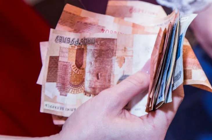 Милиция нашла женщину, которой в Гомеле в банке выдали лишние 5 тысяч рублей